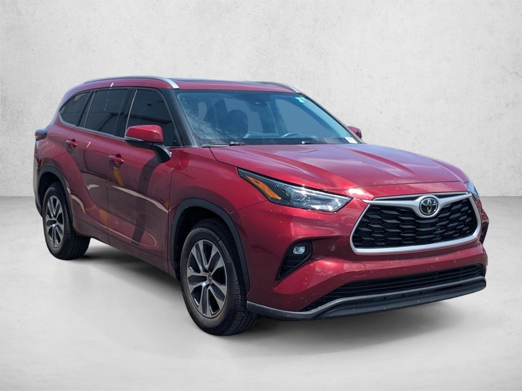 Used 2022 Toyota Highlander XLE SUV