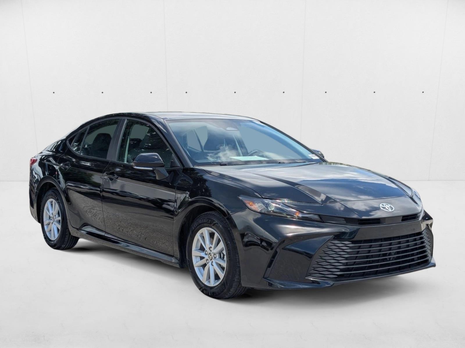 2025 Toyota Camry LE SE photo 3