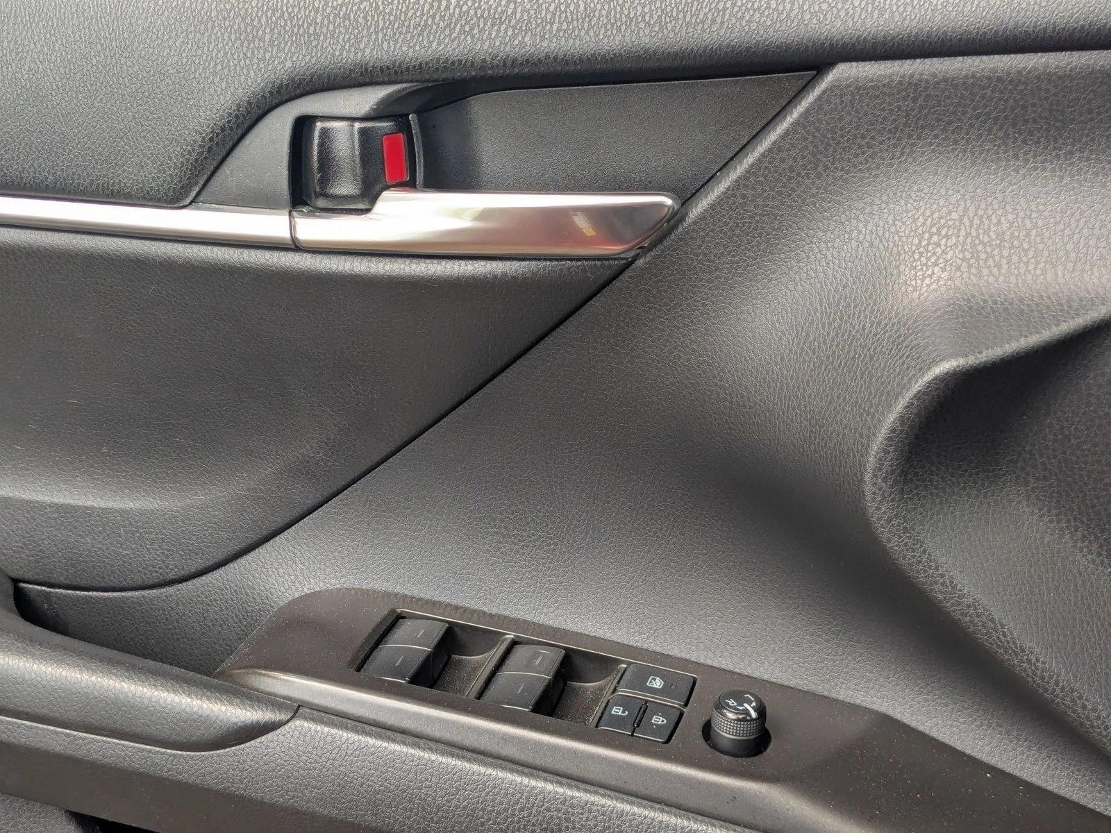 2022 Toyota Camry SE photo 4