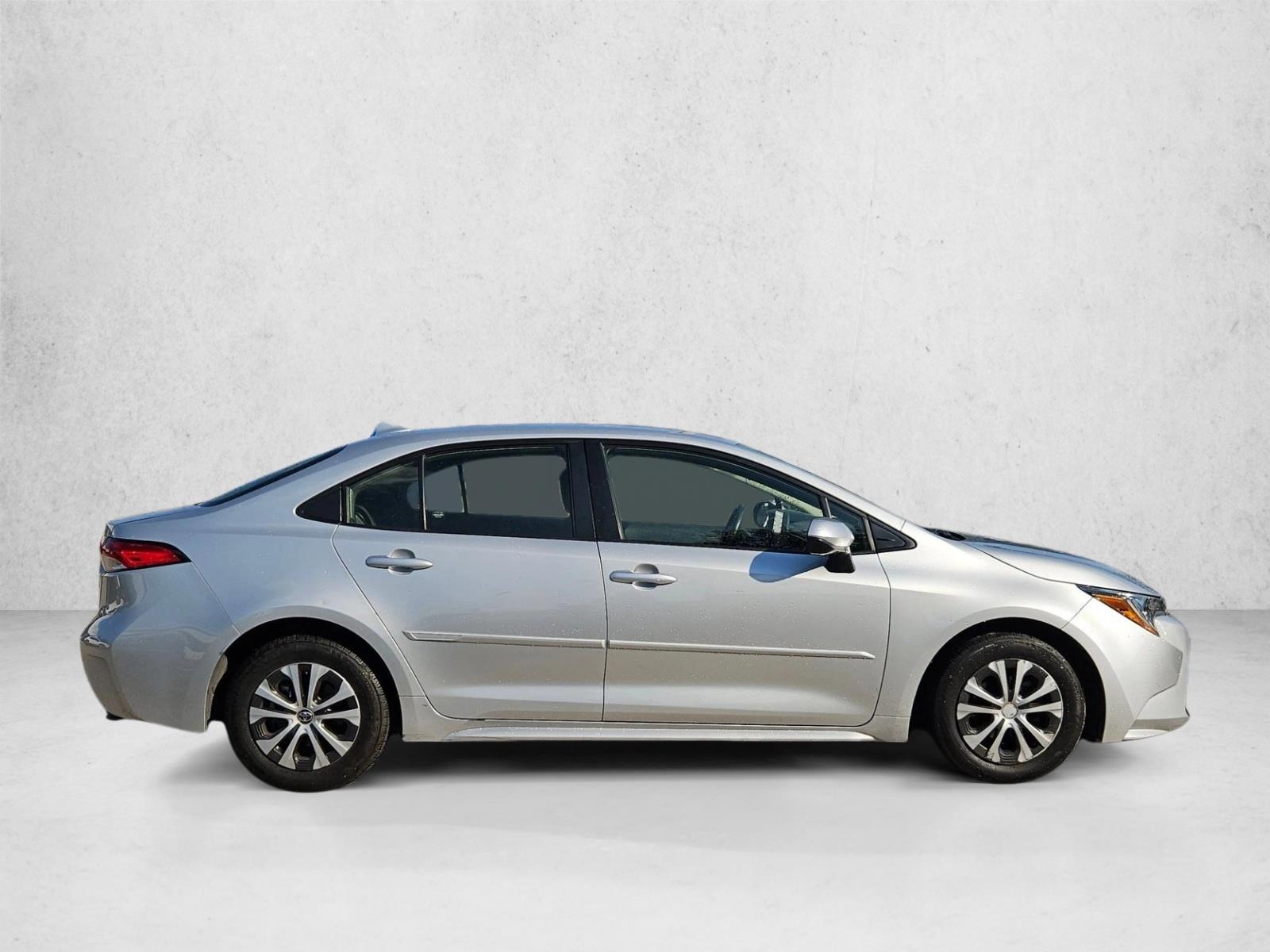 2022 Toyota Corolla Hybrid LE photo 3