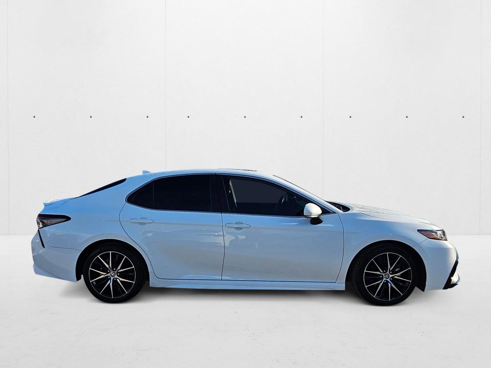 2024 Toyota Camry Hybrid SE photo 4