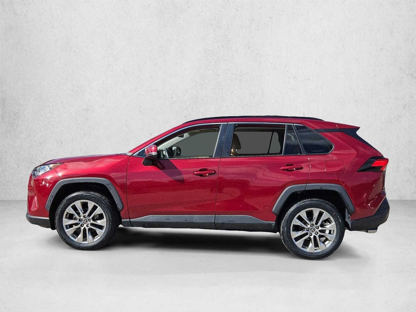 2021 Toyota RAV4 XLE Premium photo 3