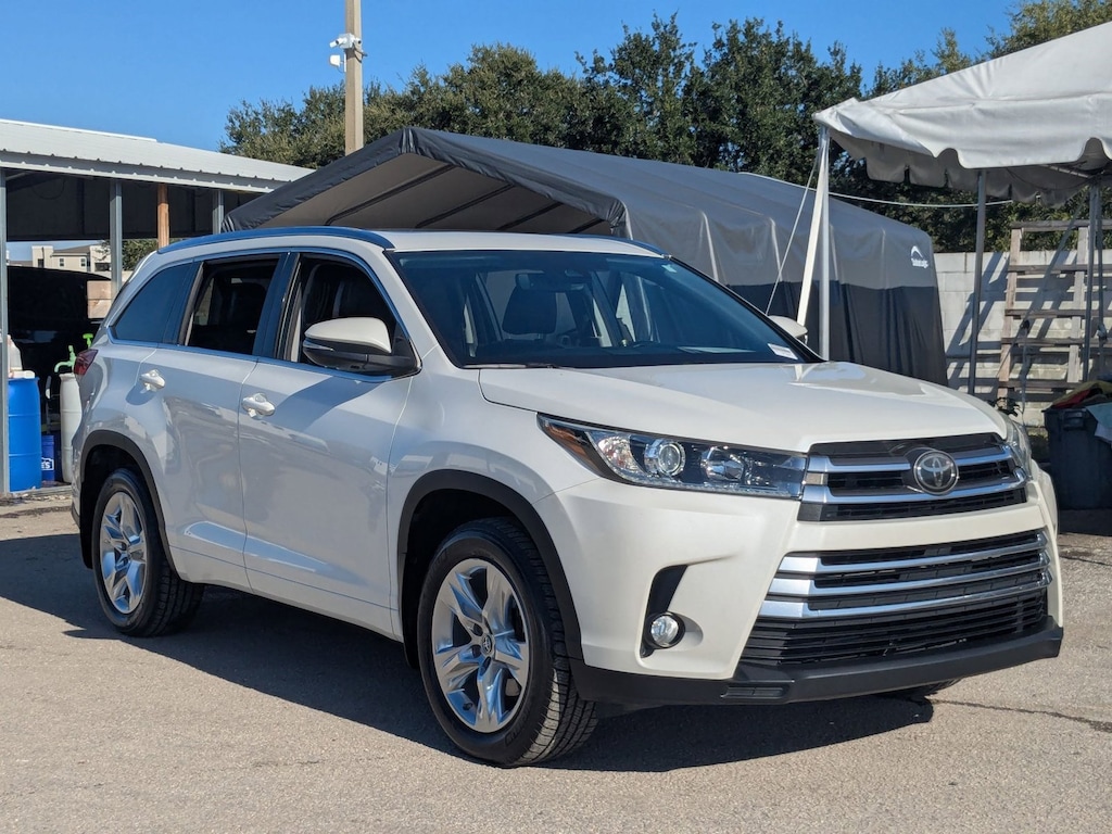 Used 2017 Toyota Highlander Limited V6 SUV
