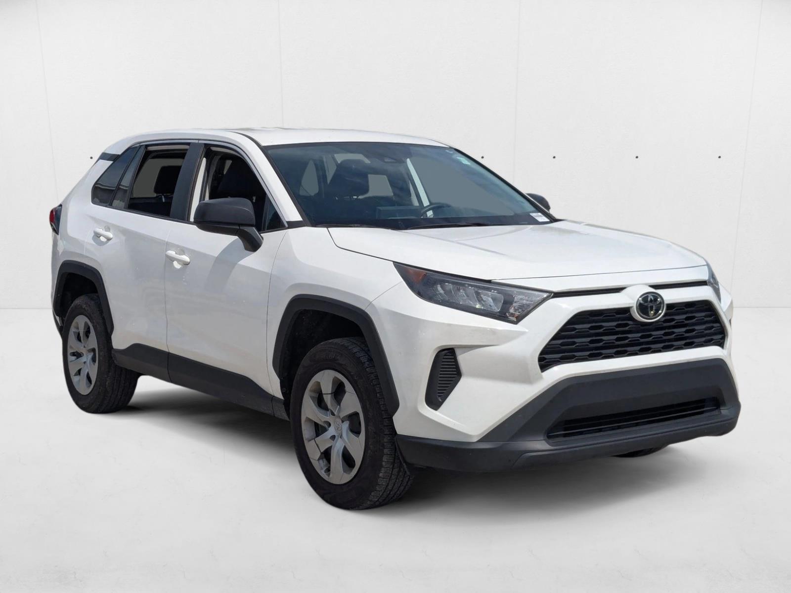 2022 Toyota RAV4 LE photo 2