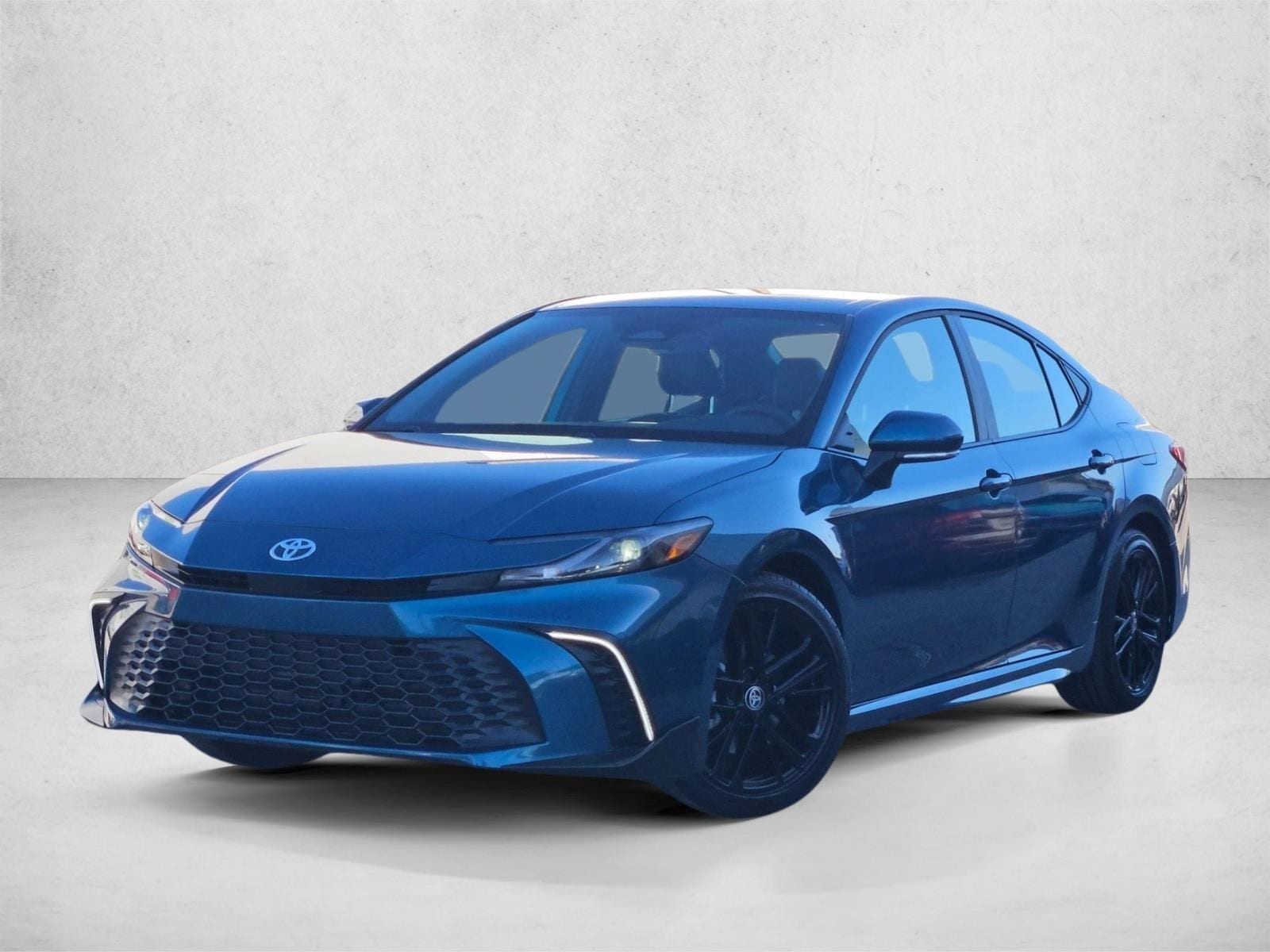 2025 Toyota Camry SE's photo