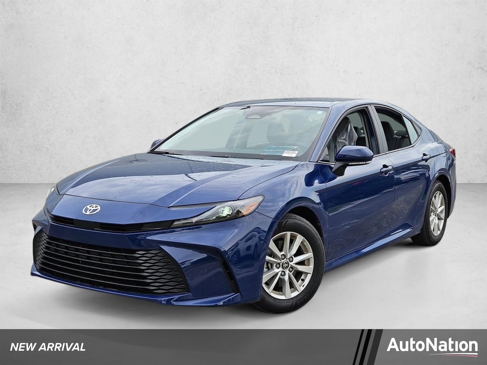 2025 Toyota Camry LE Hybrid's photo