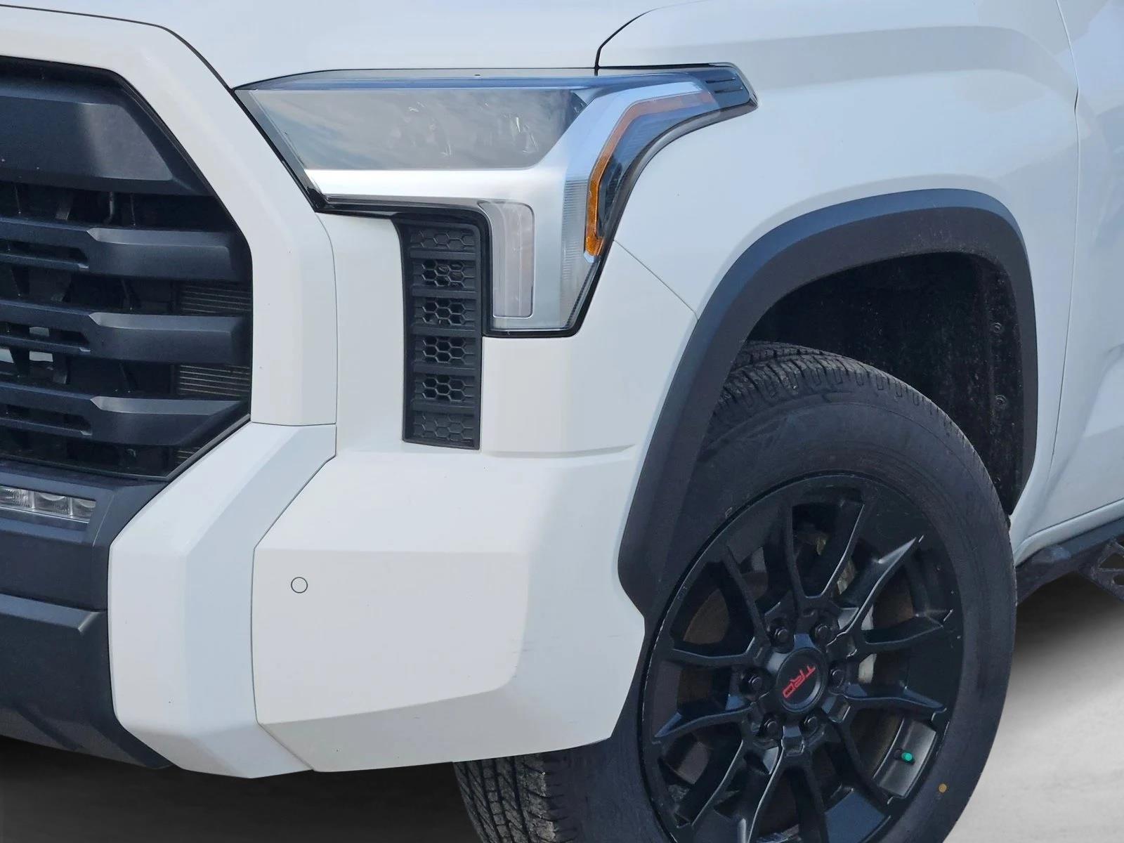 2022 Toyota Tundra SR5 CrewMax photo 4