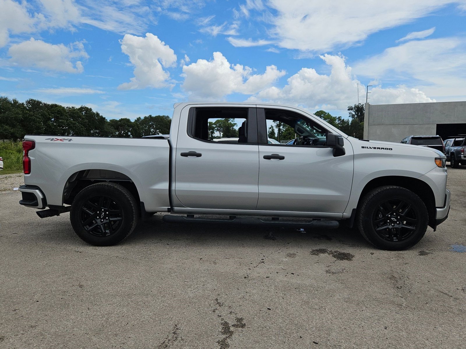 2022 Chevrolet Silverado 1500 Custom photo 3