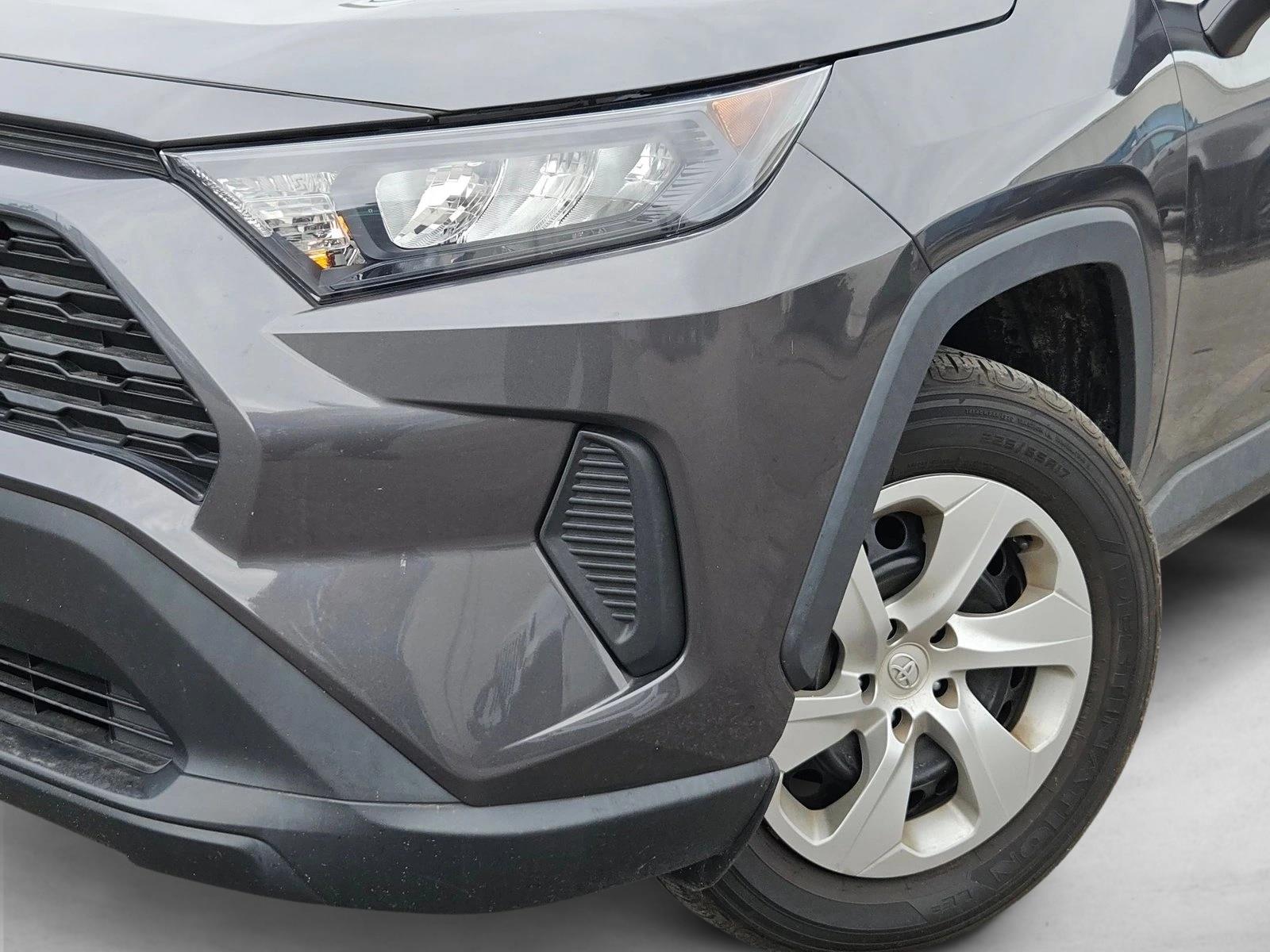 2022 Toyota RAV4 LE photo 4