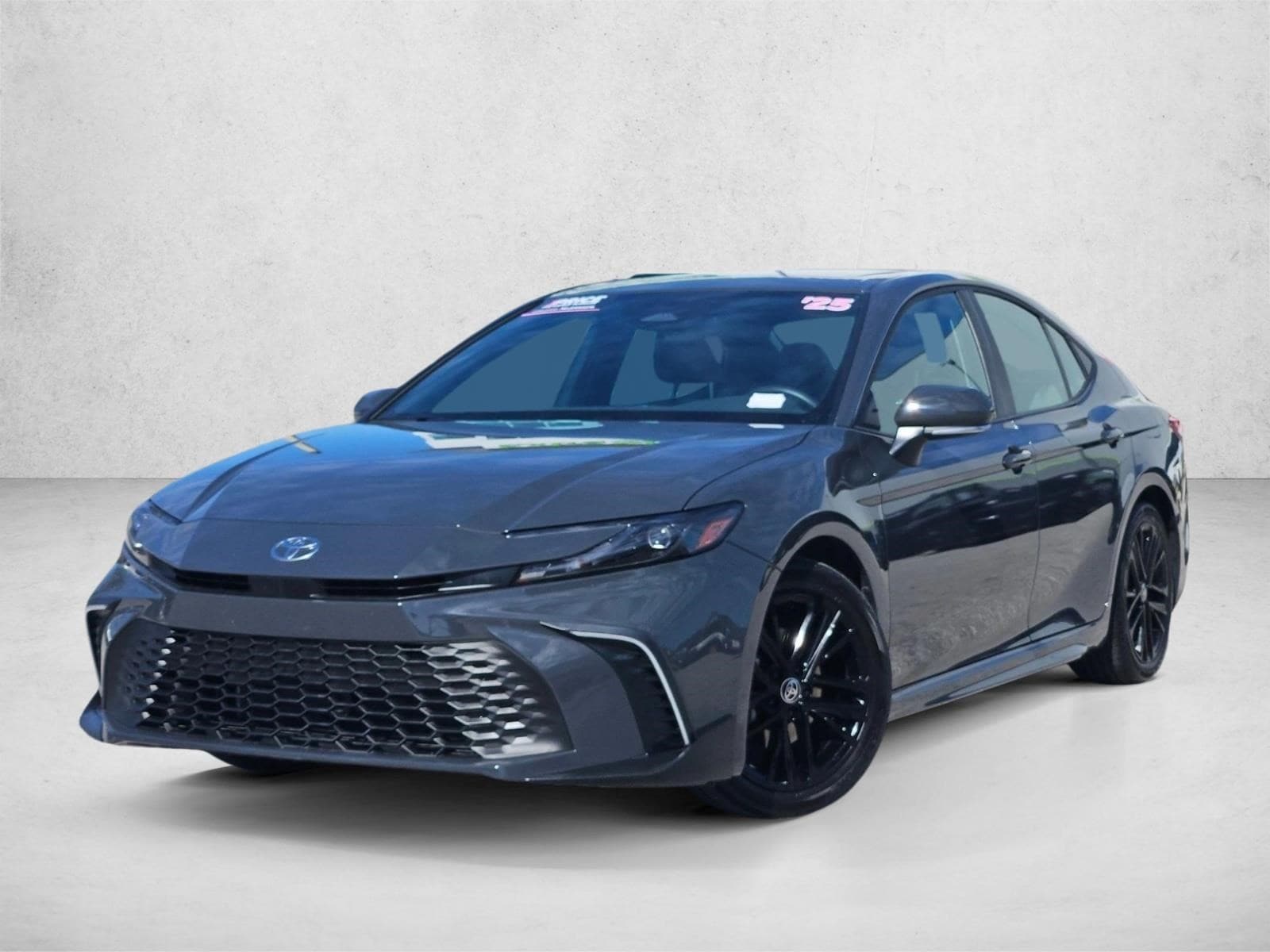 2025 Toyota Camry SE's photo