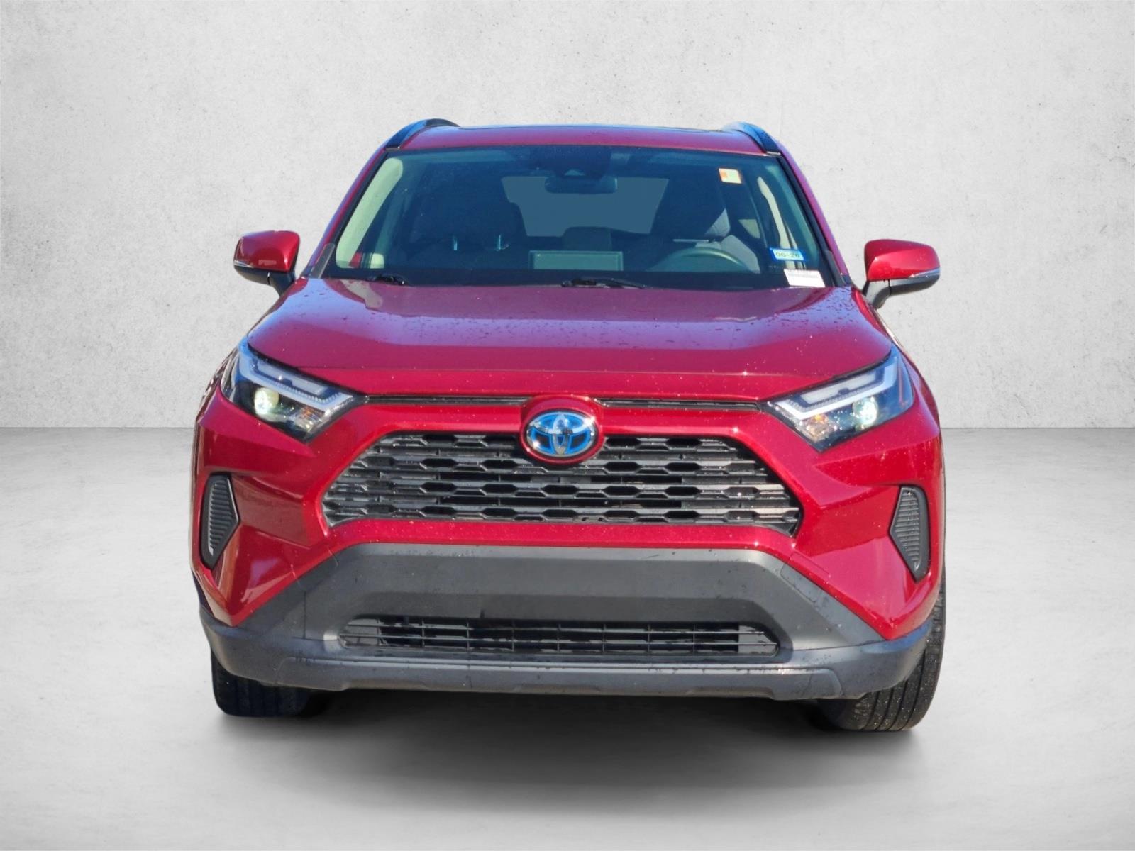 2022 Toyota RAV4 Hybrid XLE photo 2