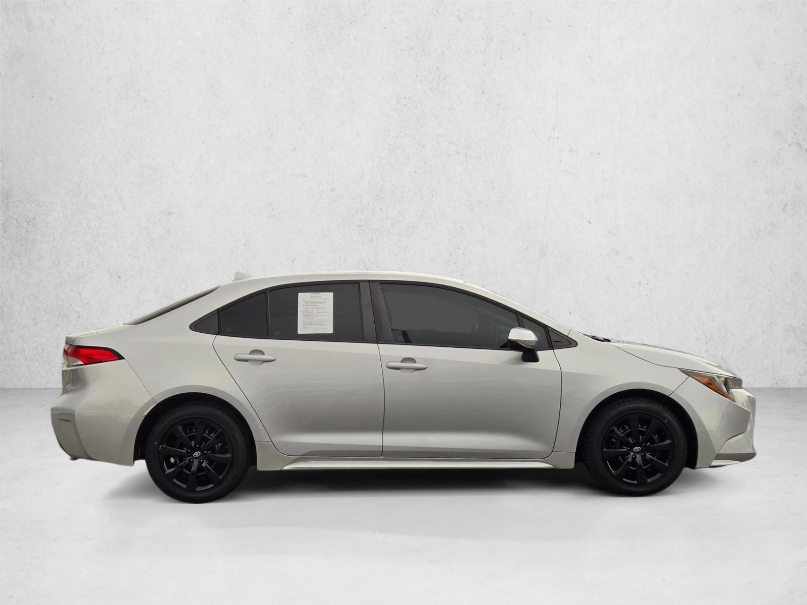 2021 Toyota Corolla LE photo 4