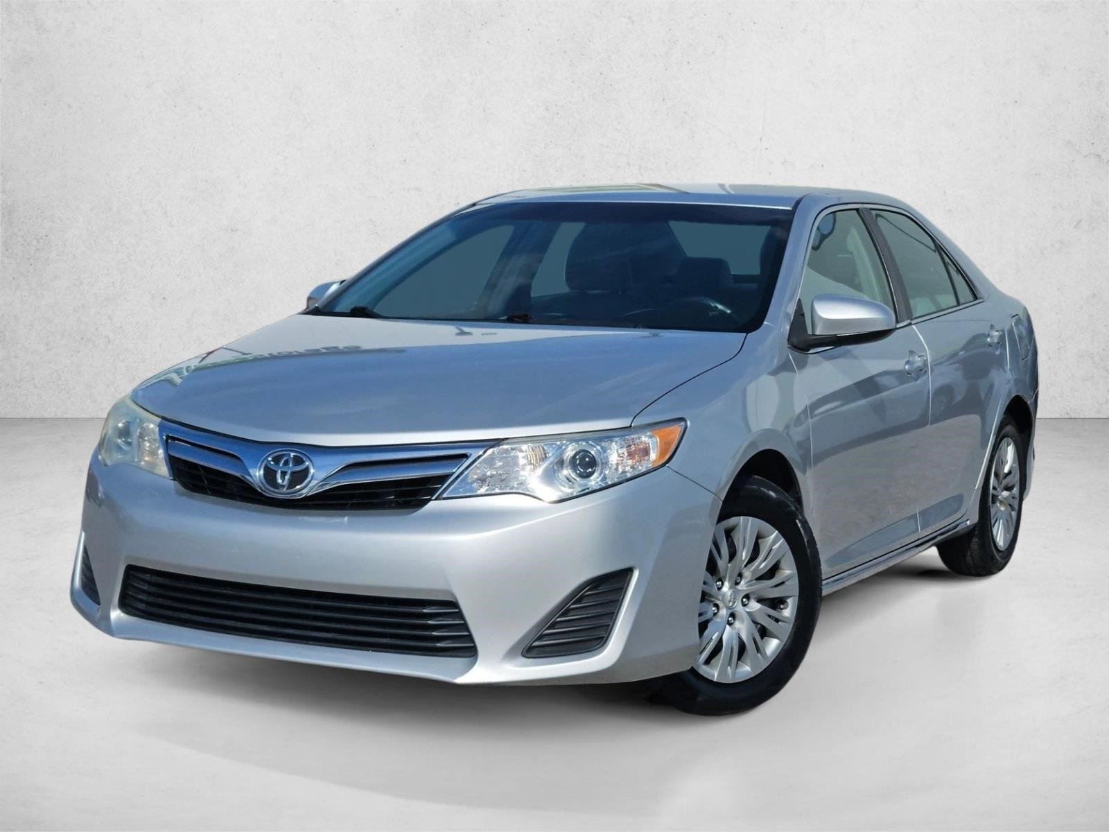 2014 Toyota Camry LE's photo