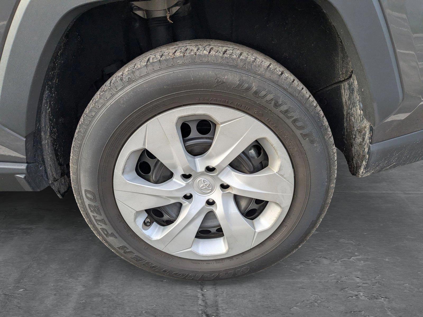 2023 Toyota RAV4 LE photo 3