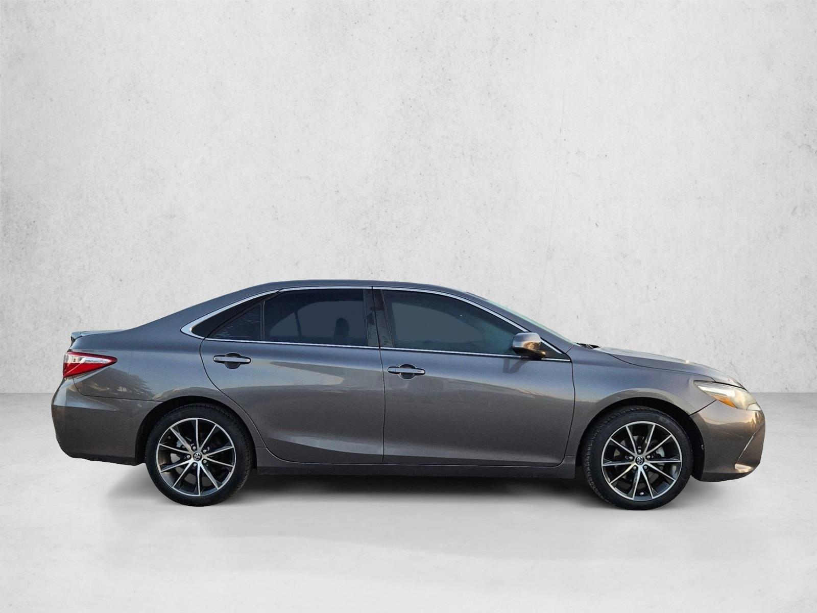 2017 Toyota Camry XSE photo 4