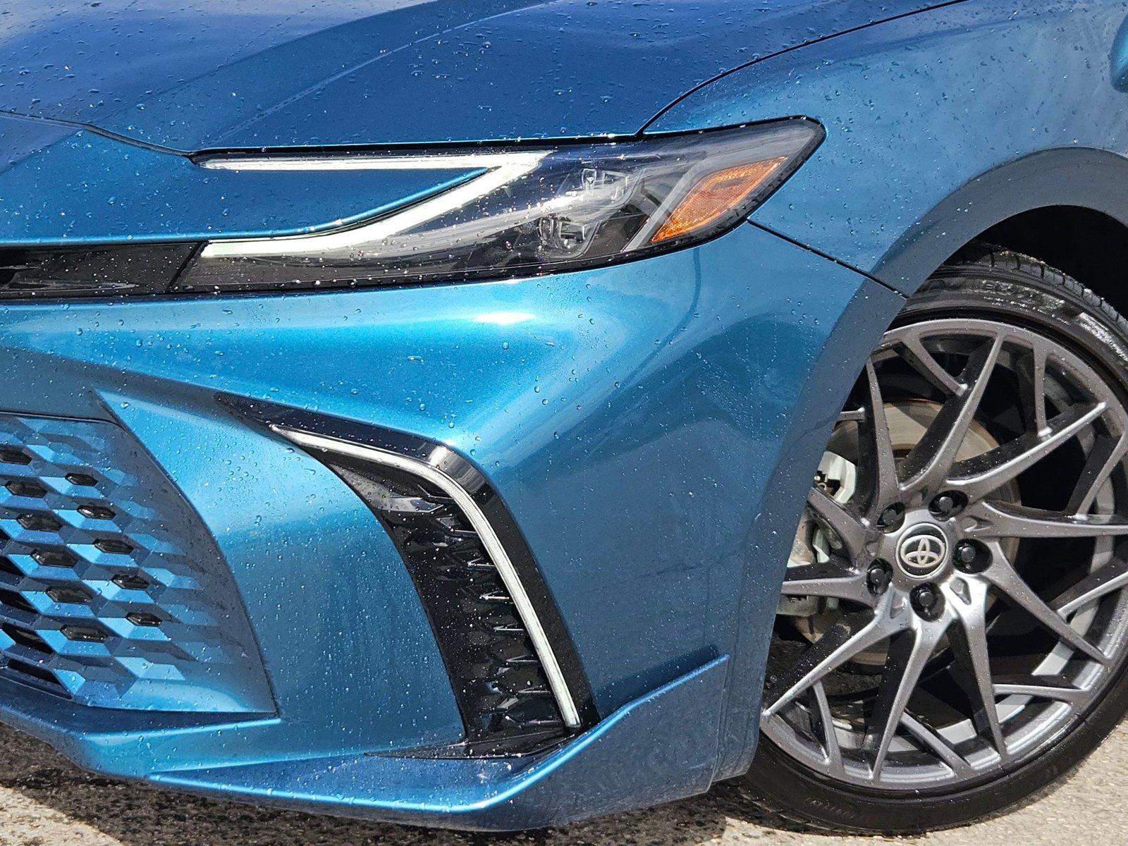 2025 Toyota Camry XSE photo 4