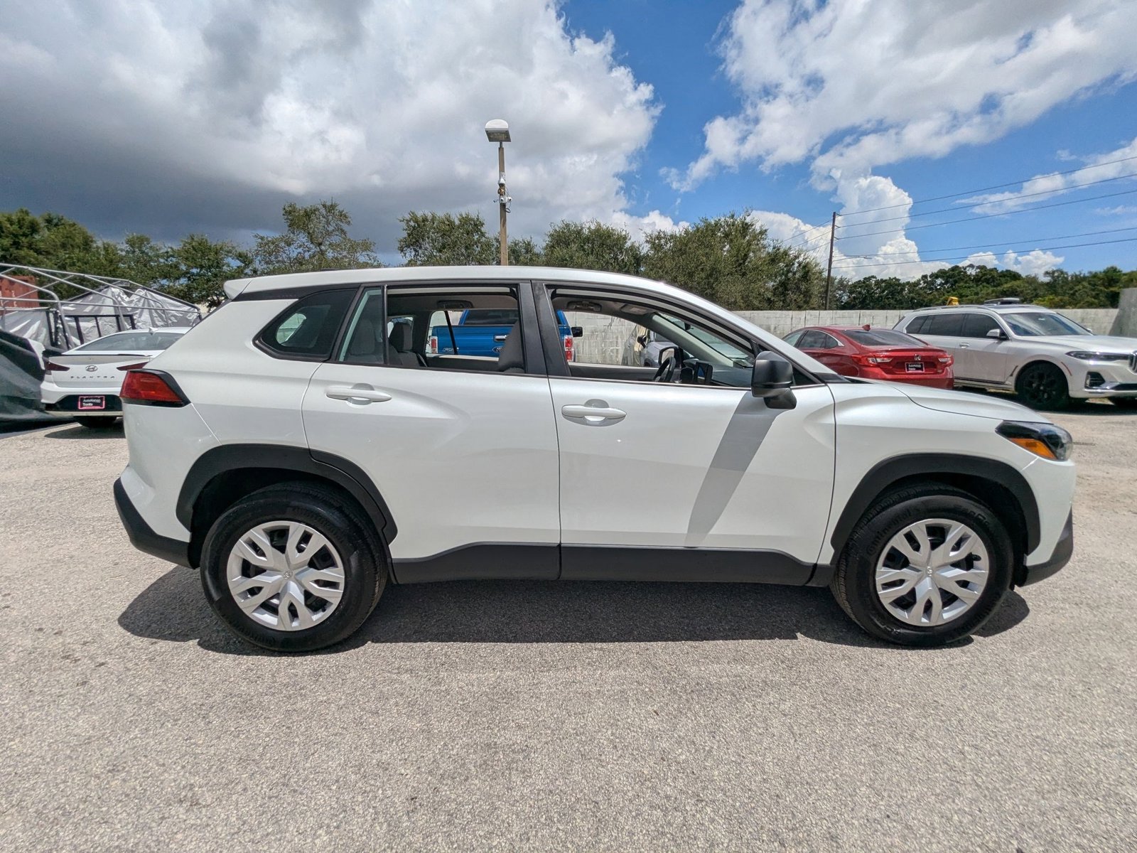 2025 Toyota Corolla Cross L photo 2