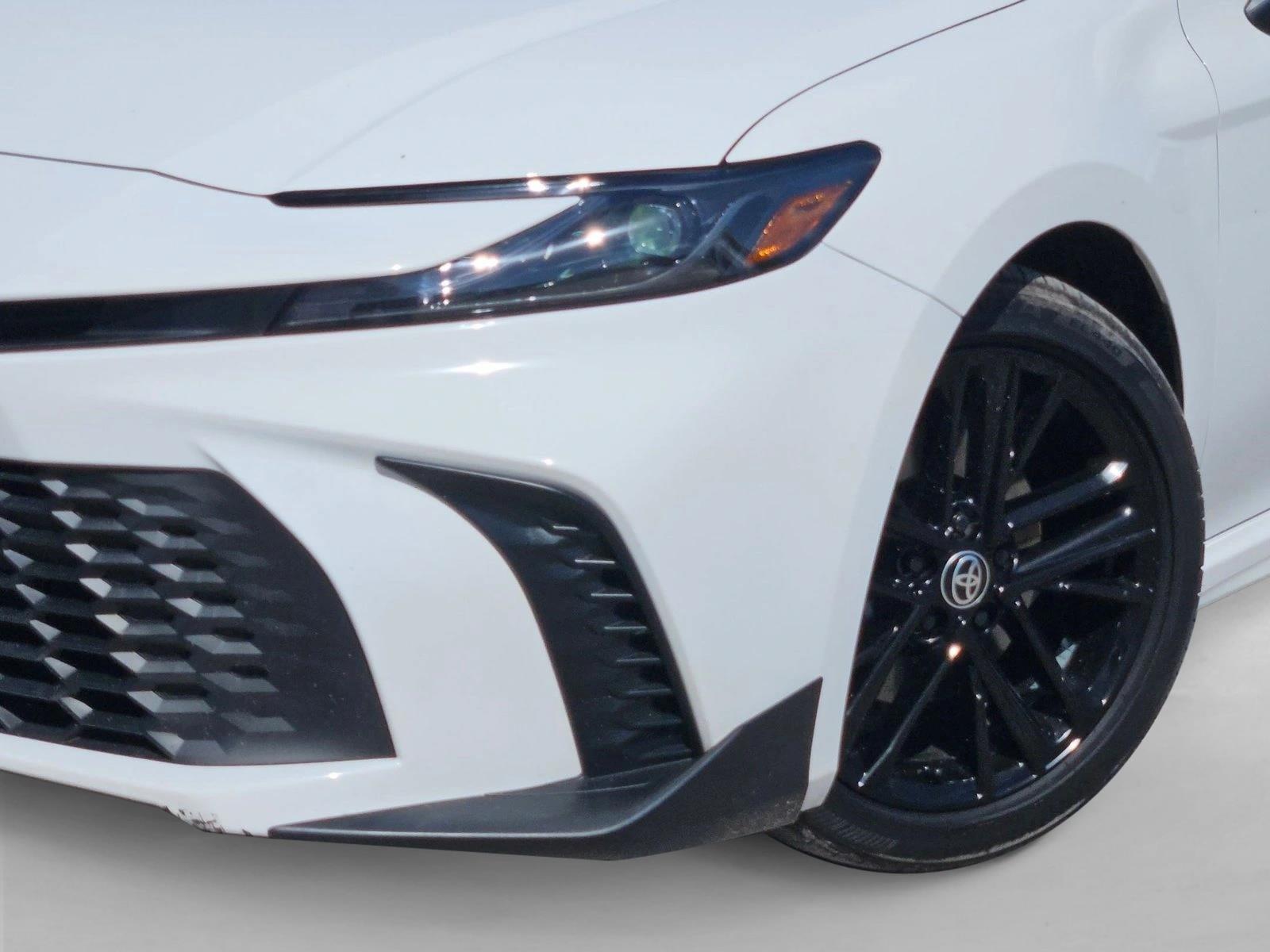 2025 Toyota Camry SE photo 4