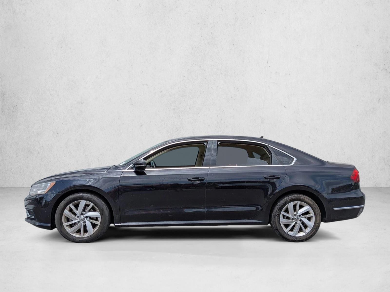 Used 2018 Volkswagen Passat SE with VIN 1VWBA7A30JC028322 for sale in Pinellas Park, FL