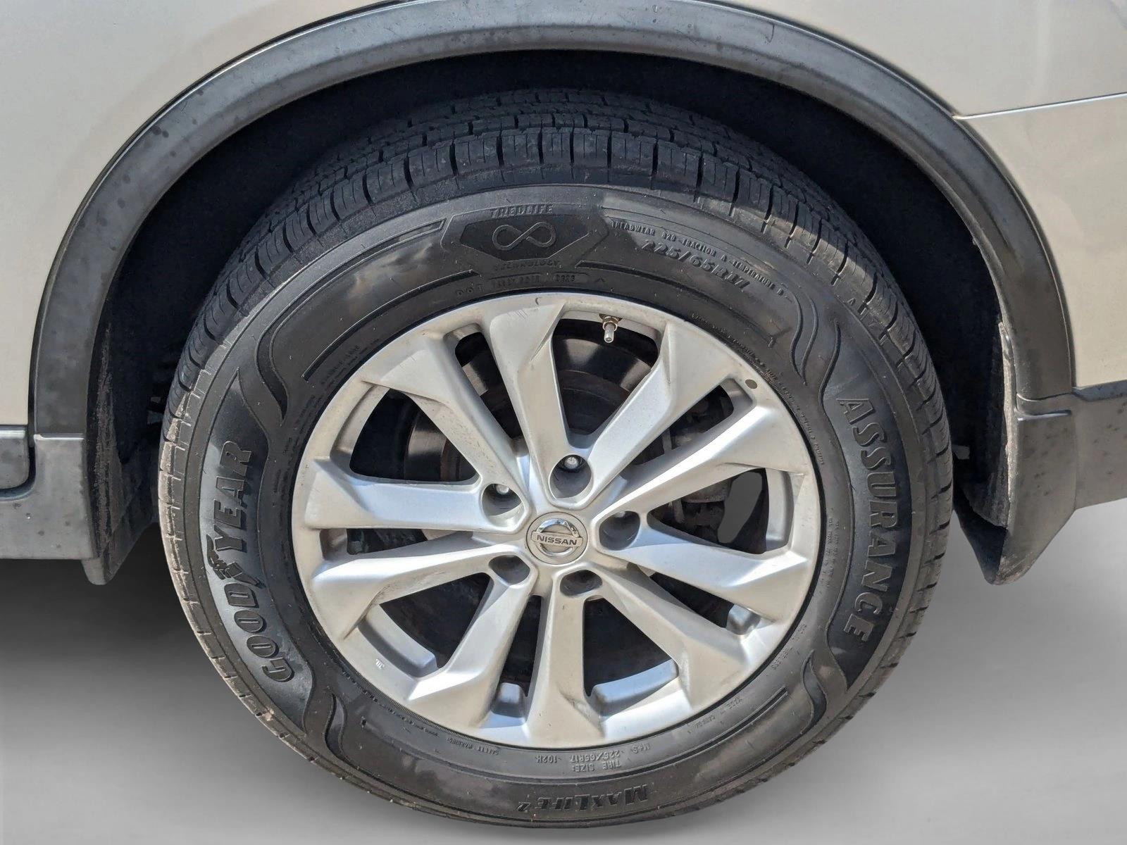 2016 Nissan Rogue SV photo 4