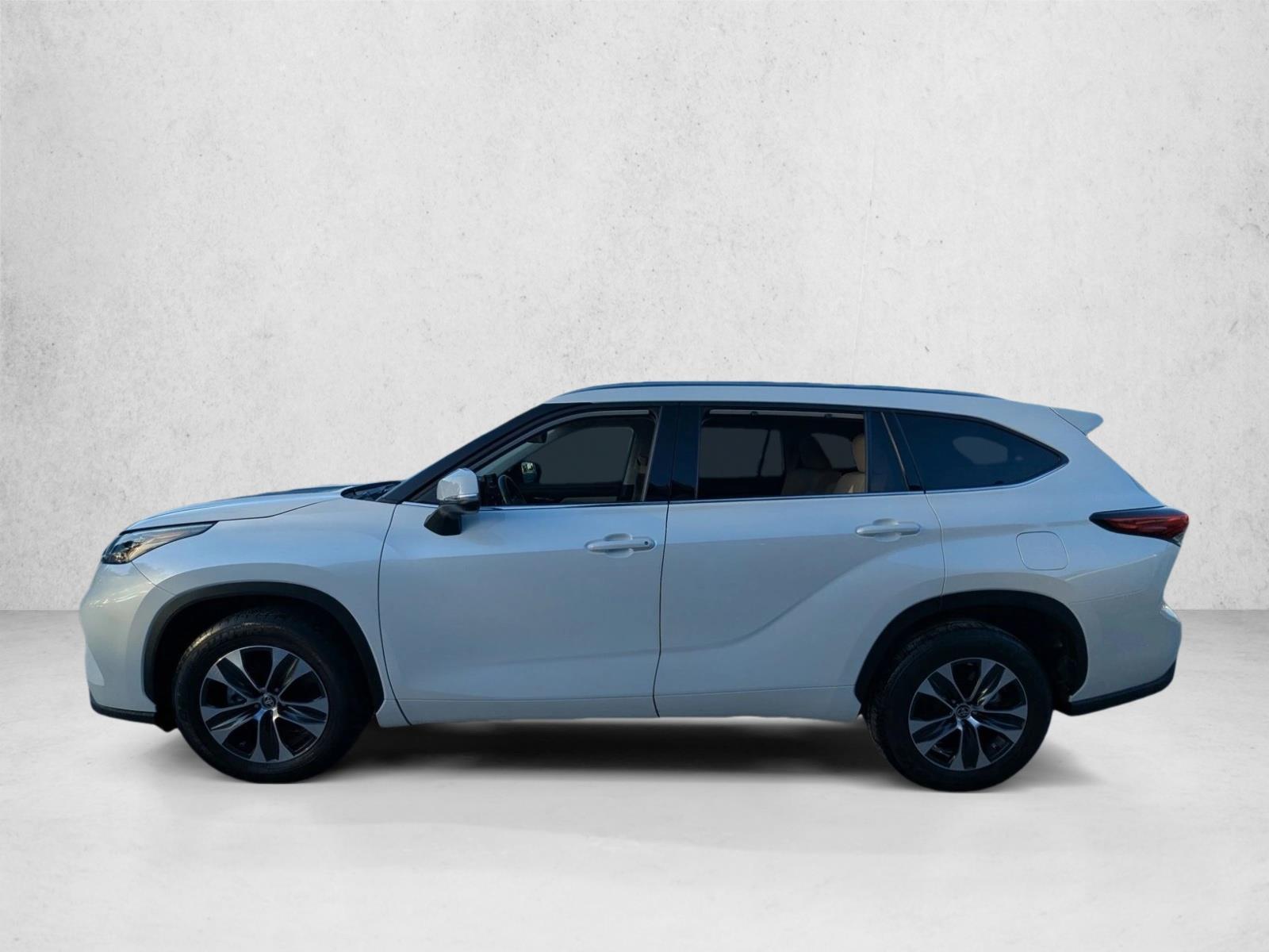 2020 Toyota Highlander XLE photo 2