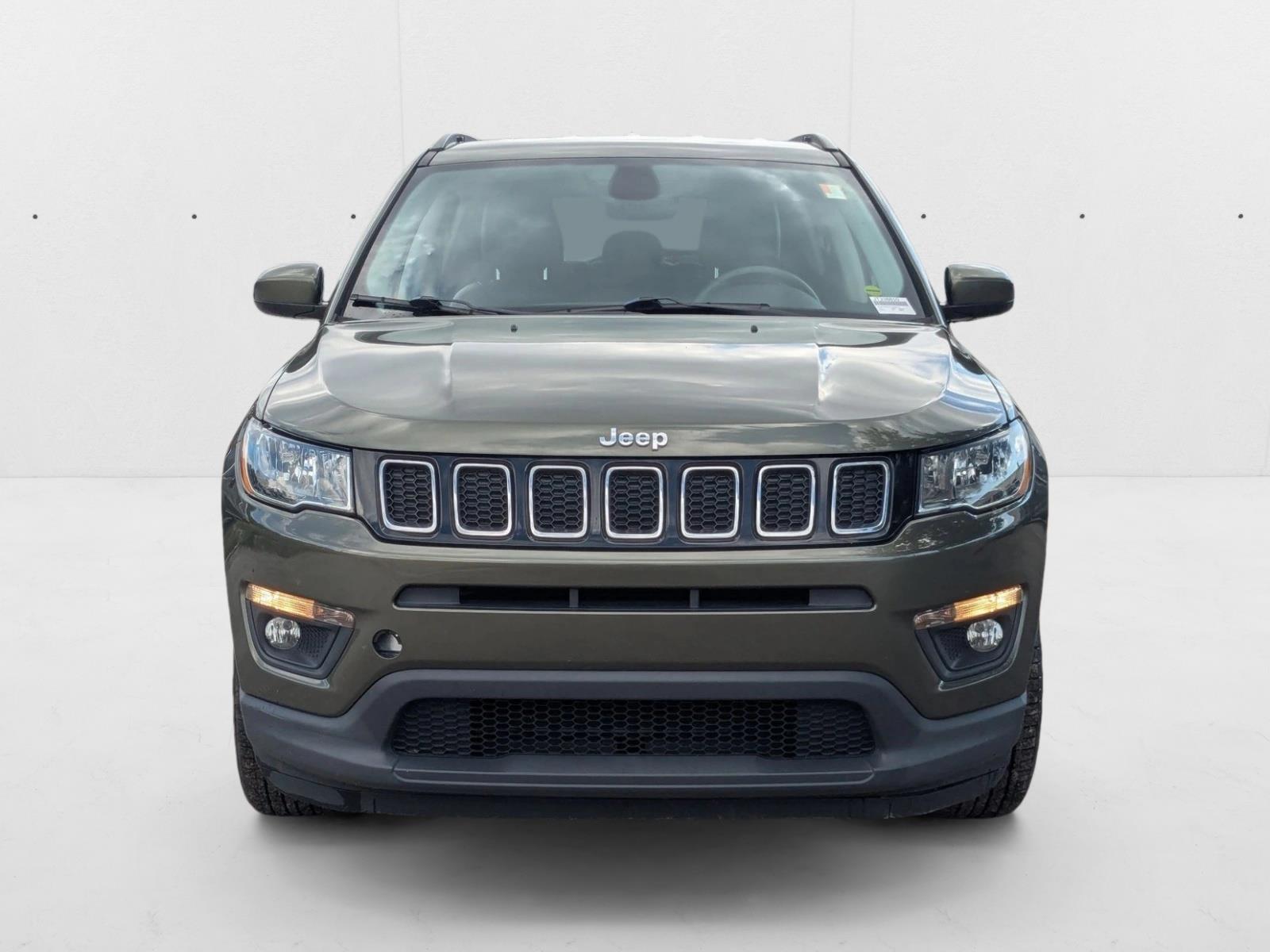 2018 Jeep Compass Latitude photo 2