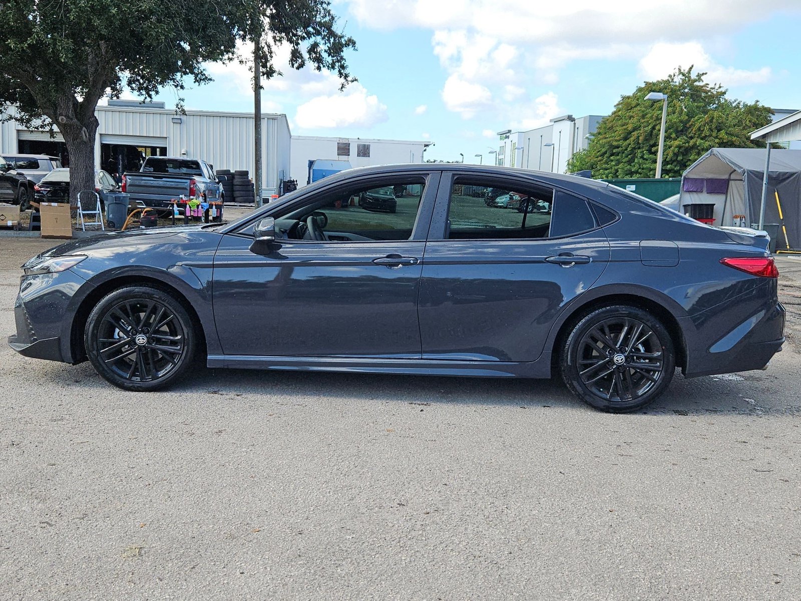 2025 Toyota Camry SE photo 3