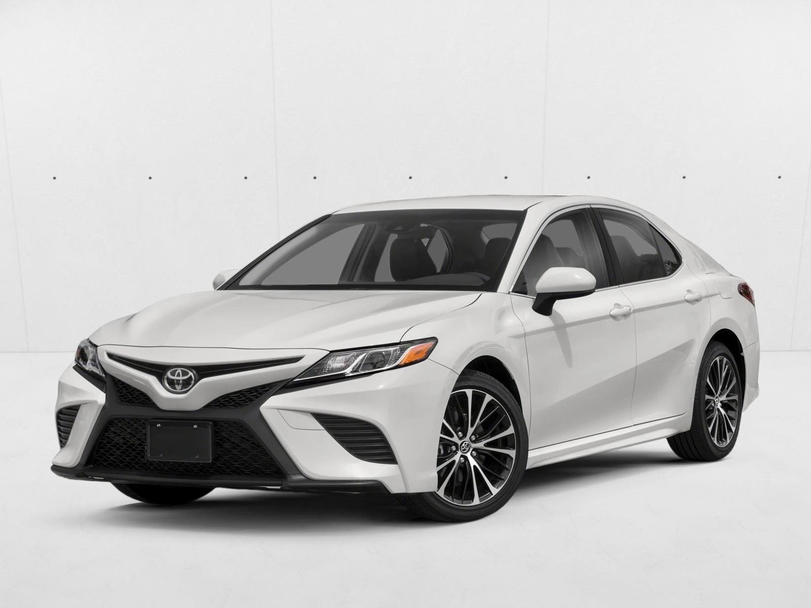 2018 Toyota Camry SE's photo