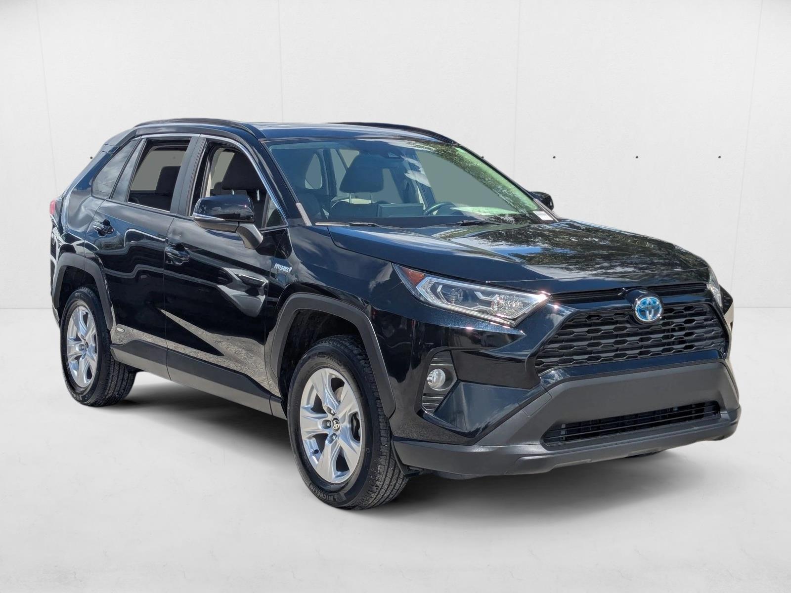 2021 Toyota RAV4 Hybrid XLE photo 3
