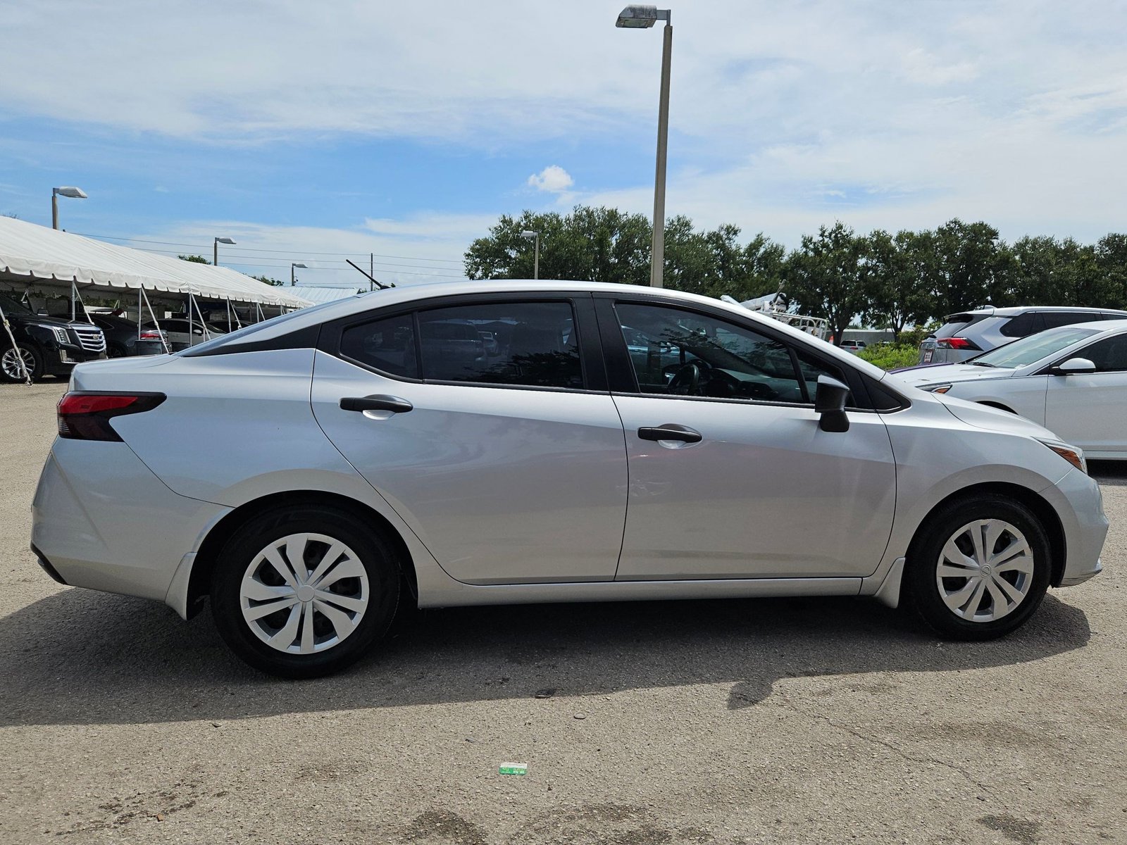 2020 Nissan Versa 1.6 S photo 4