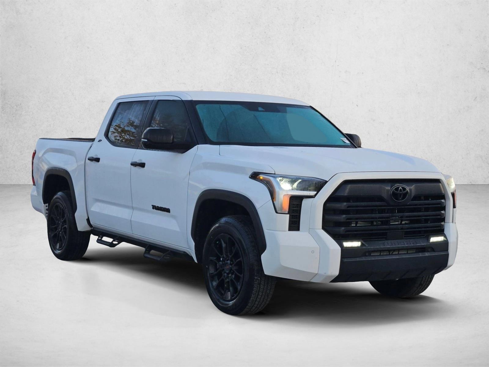 2022 Toyota Tundra SR5 CrewMax photo 3