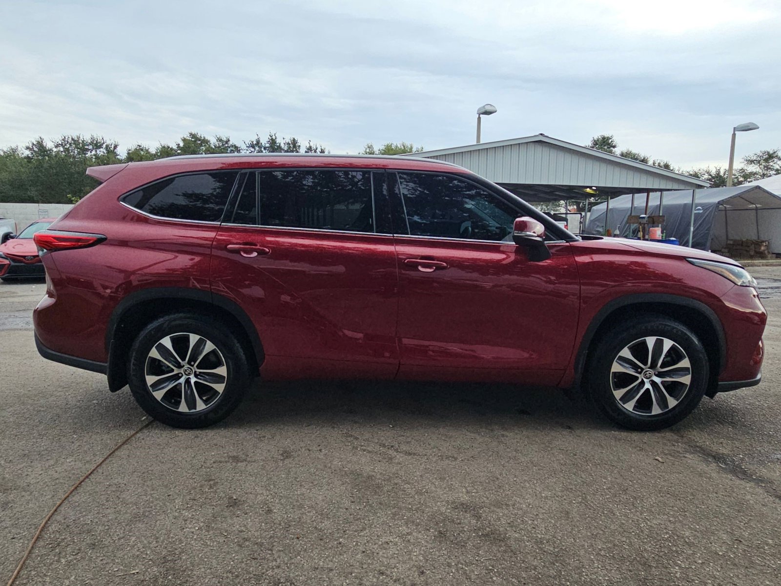 2022 Toyota Highlander XLE photo 3