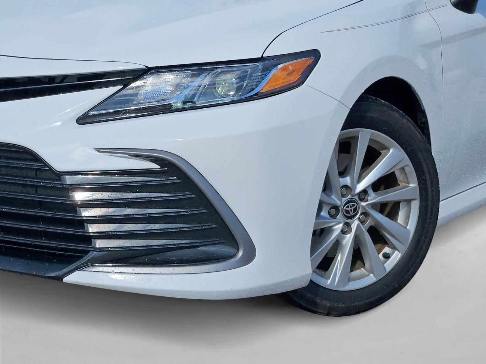 2023 Toyota Camry LE SE photo 3