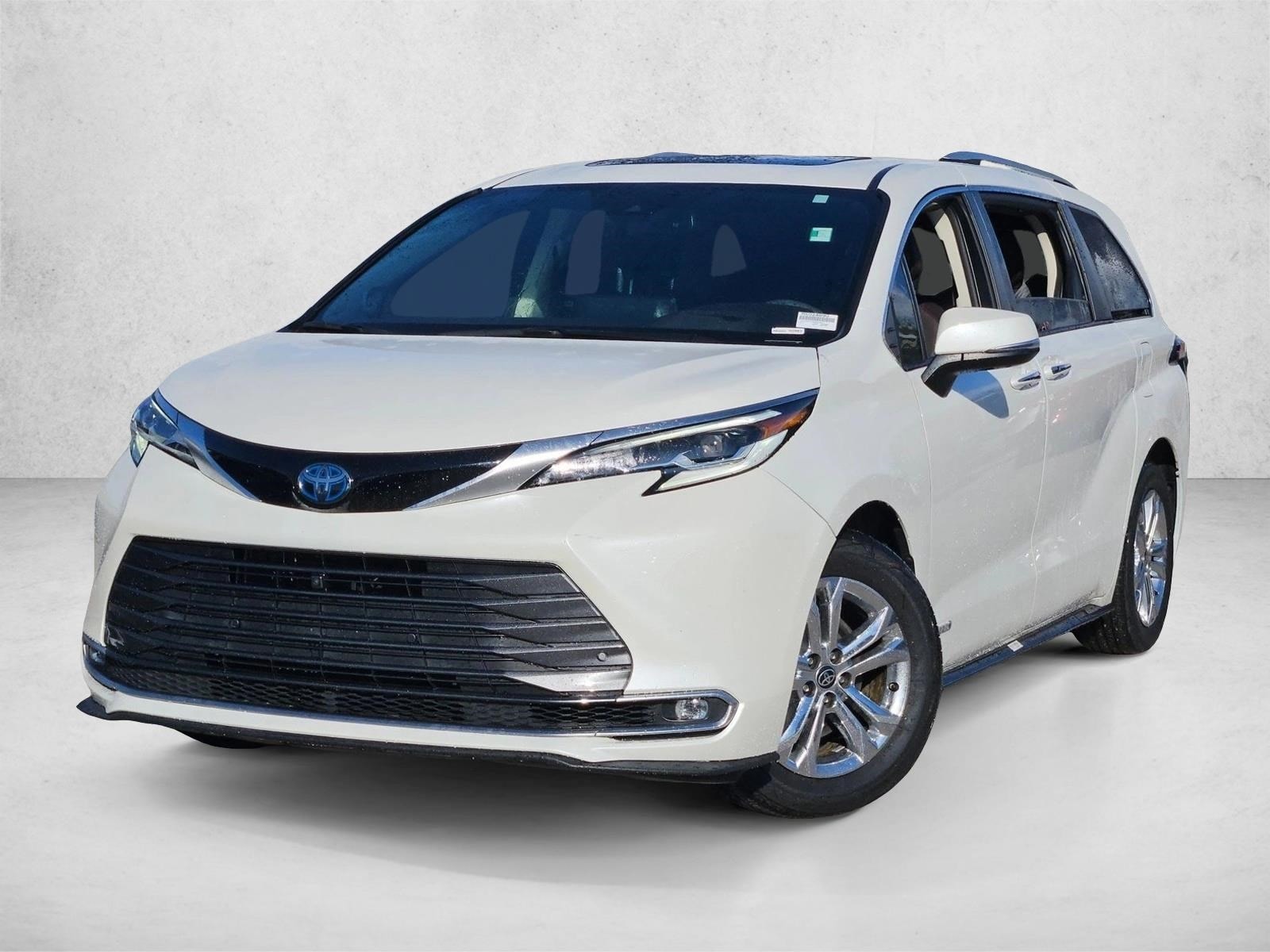 2021 Toyota Sienna Platinum's photo