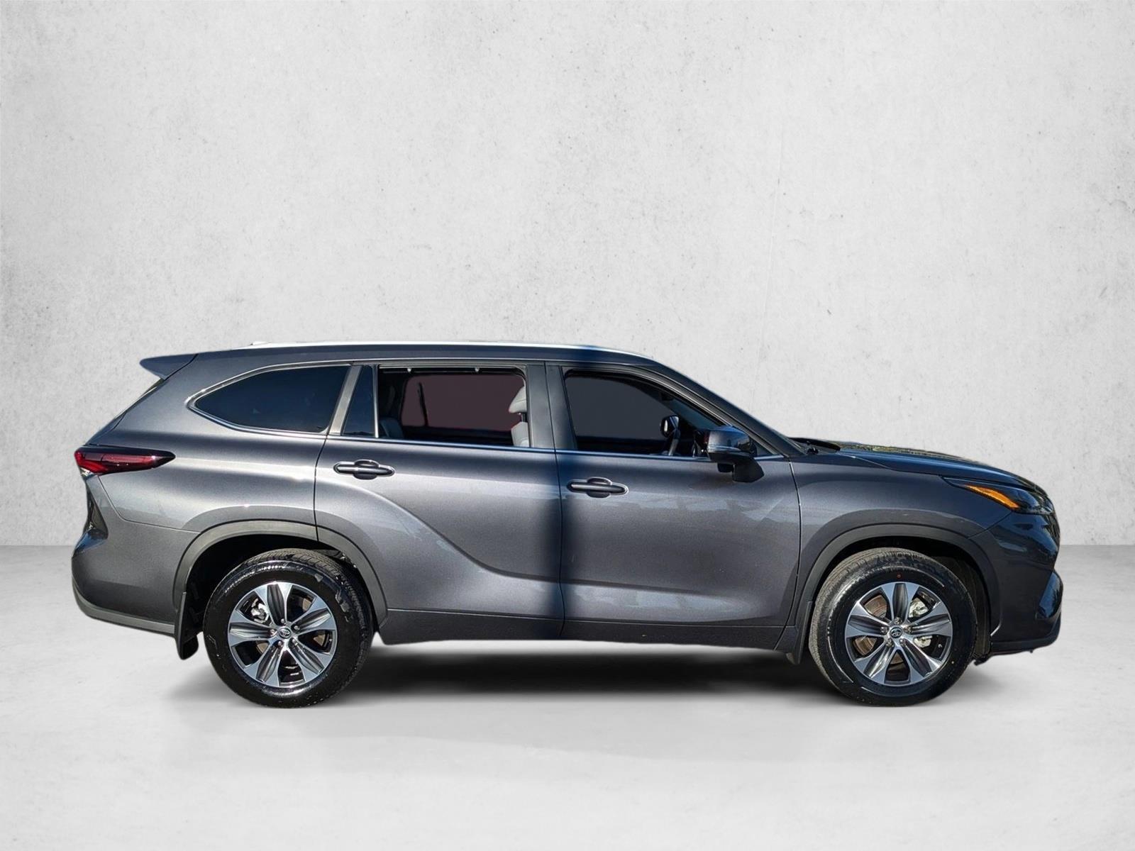 2024 Toyota Highlander Hybrid XLE photo 4