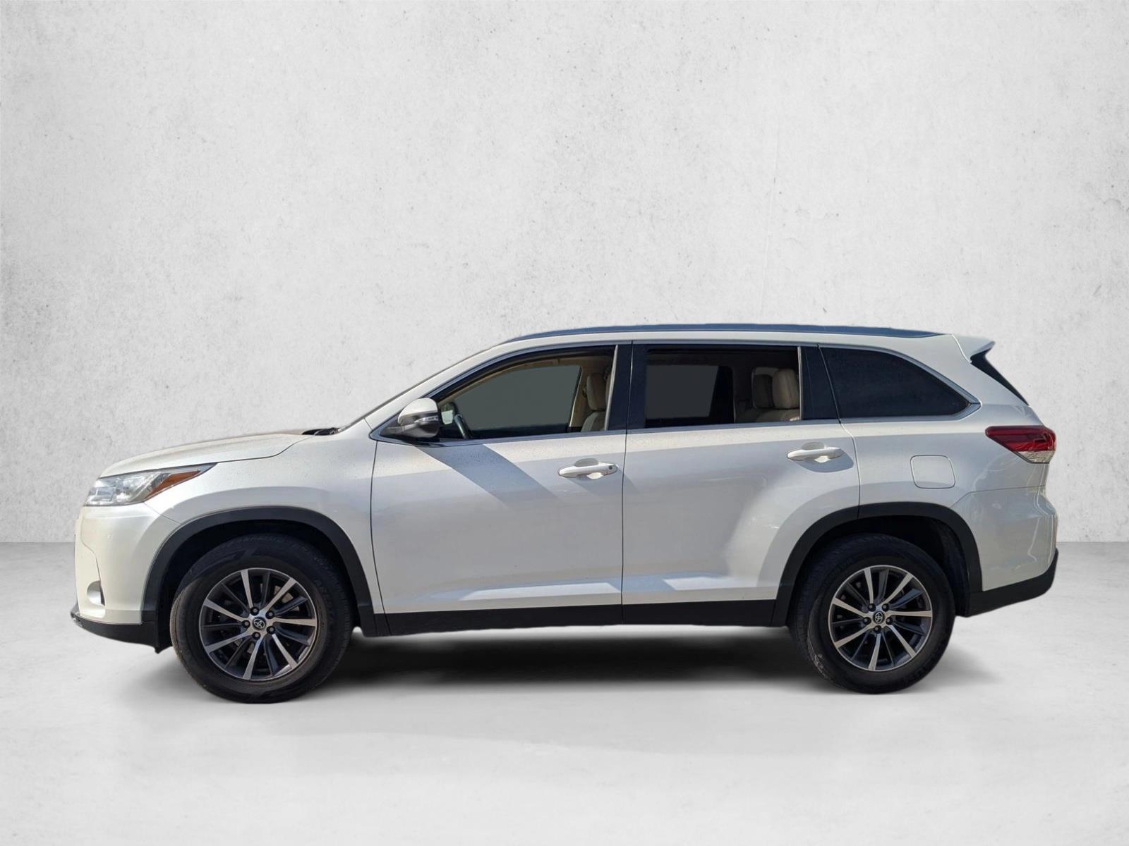 2019 Toyota Highlander XLE photo 2