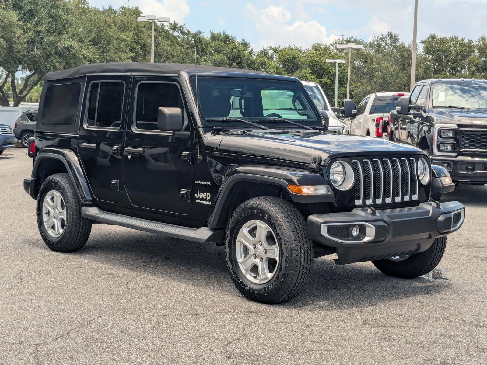 2018 Jeep Wrangler Unlimited Sahara photo 3