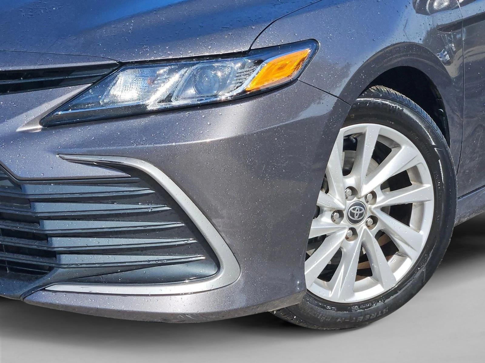 2023 Toyota Camry LE SE photo 3