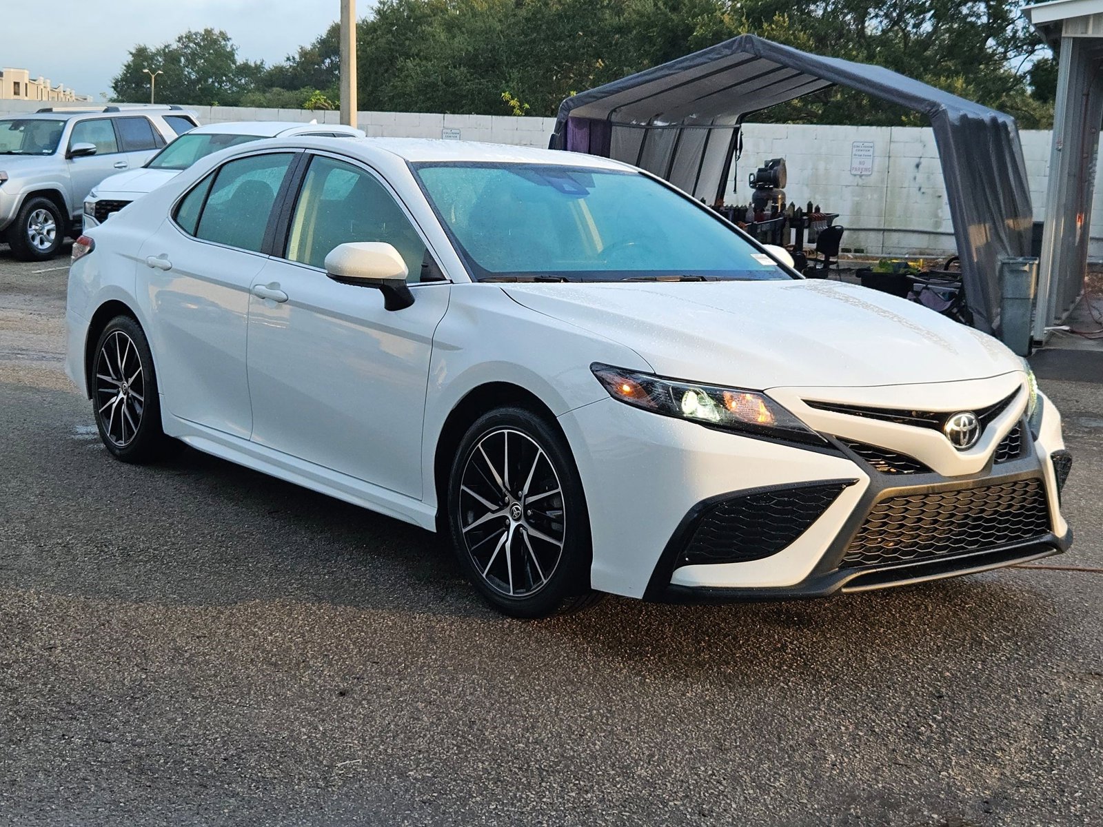 2021 Toyota Camry SE photo 3