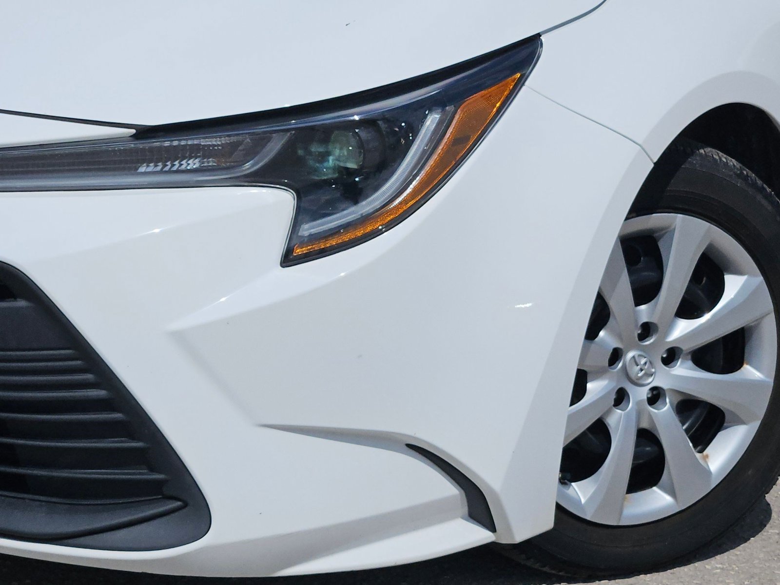 2023 Toyota Corolla LE photo 4