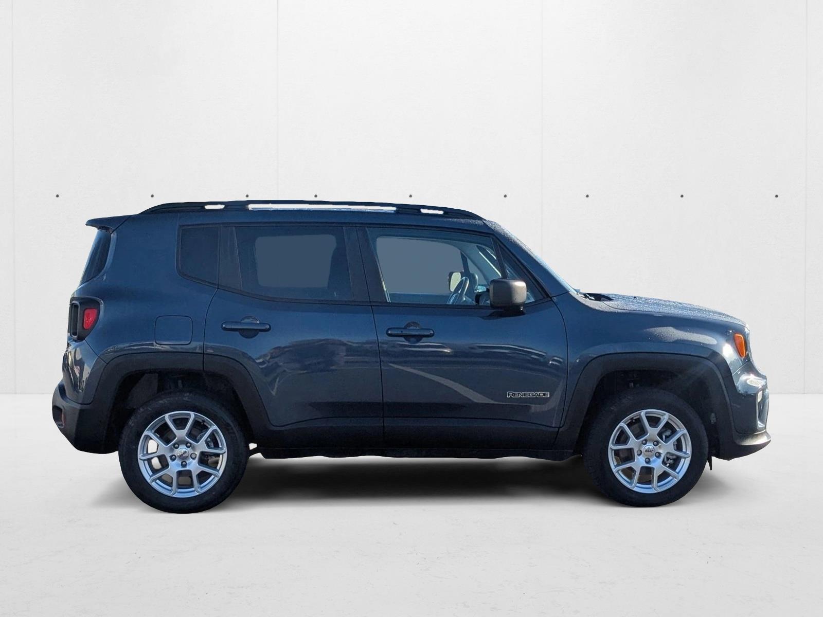 2022 Jeep Renegade Latitude photo 2