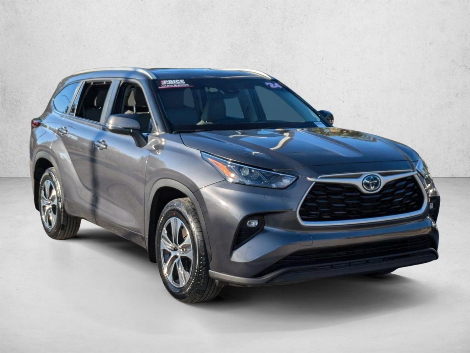 2024 Toyota Highlander Hybrid XLE photo 3