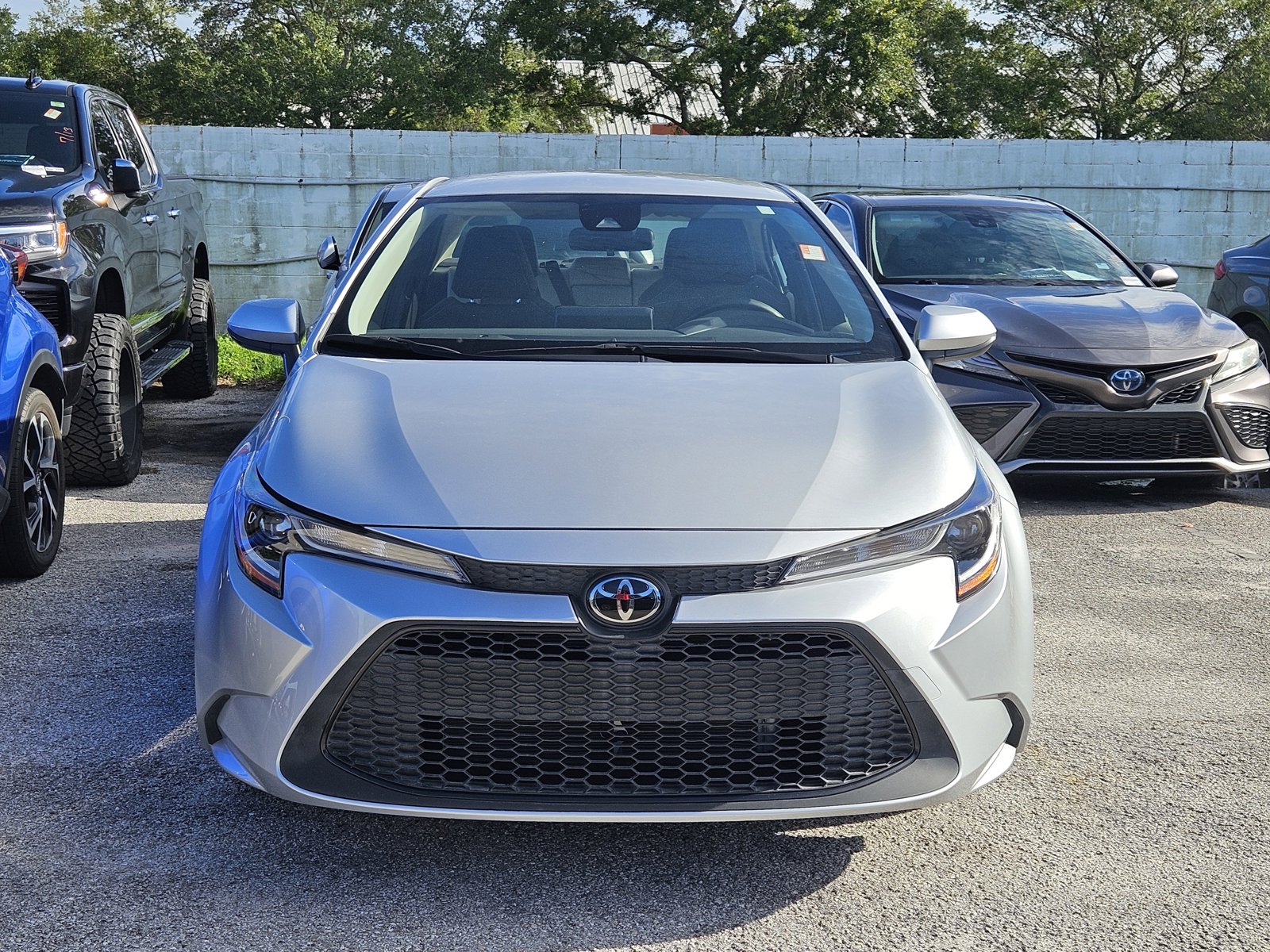 Used 2022 Toyota Corolla LE with VIN JTDEPMAE7N3004233 for sale in Pinellas Park, FL