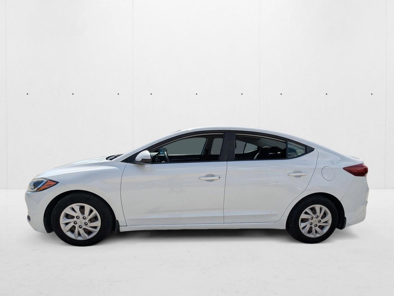 Used 2018 Hyundai Elantra SE with VIN 5NPD74LF5JH341094 for sale in Pinellas Park, FL