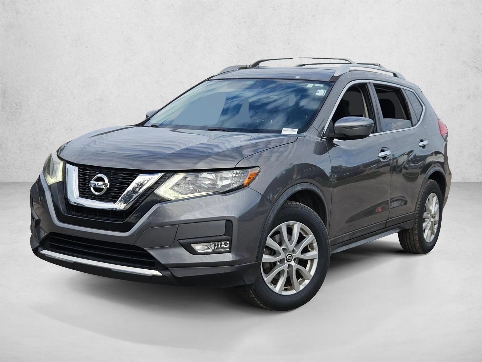 2017 Nissan Rogue SV's photo