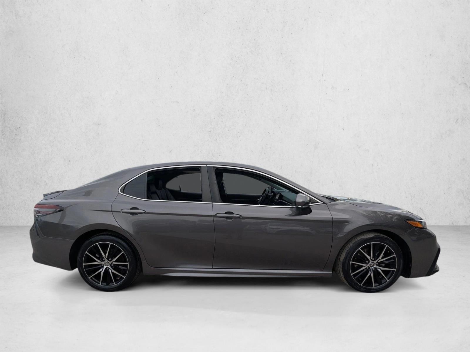 2023 Toyota Camry SE photo 4