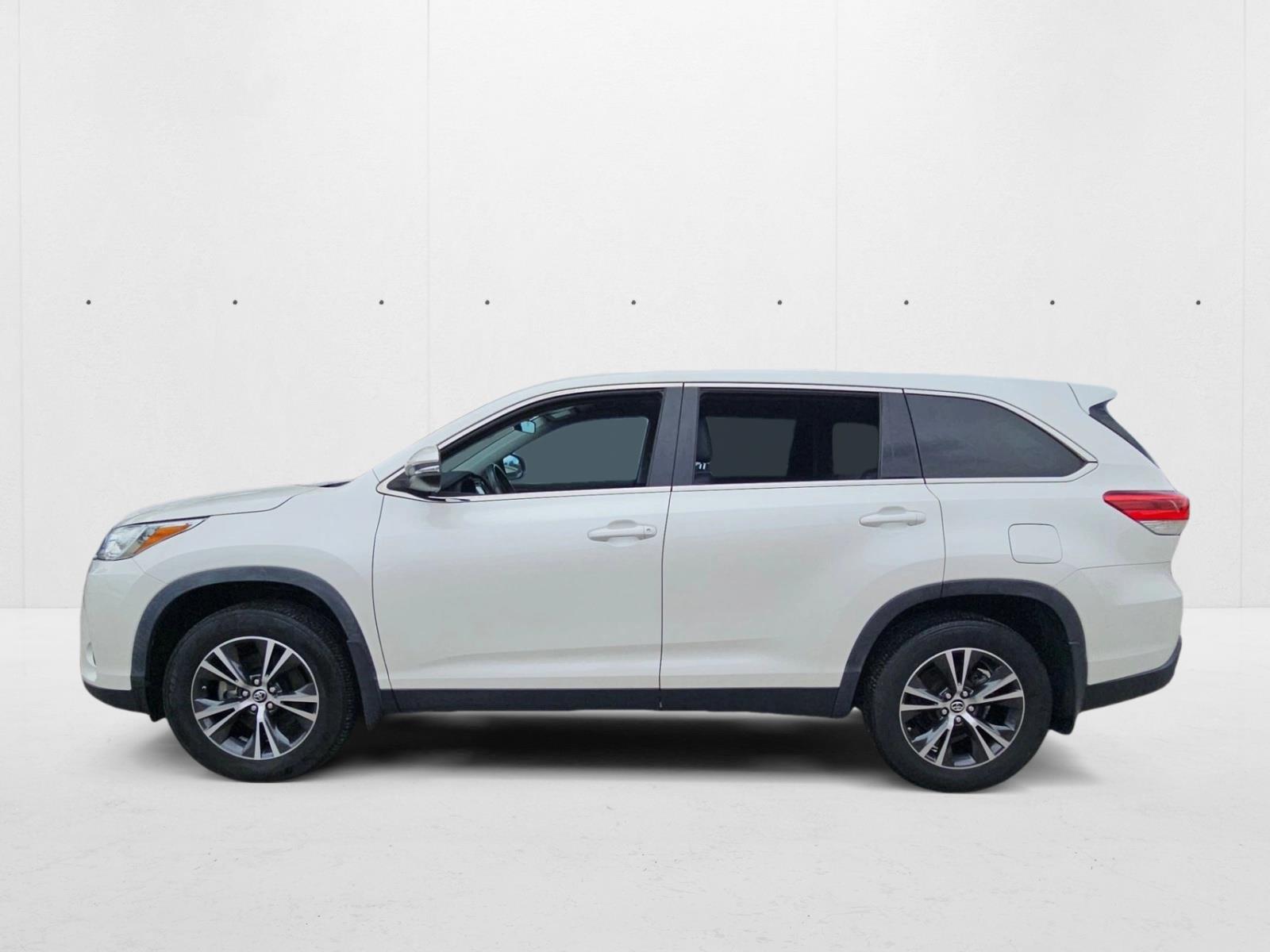 2019 Toyota Highlander LE Plus photo 3