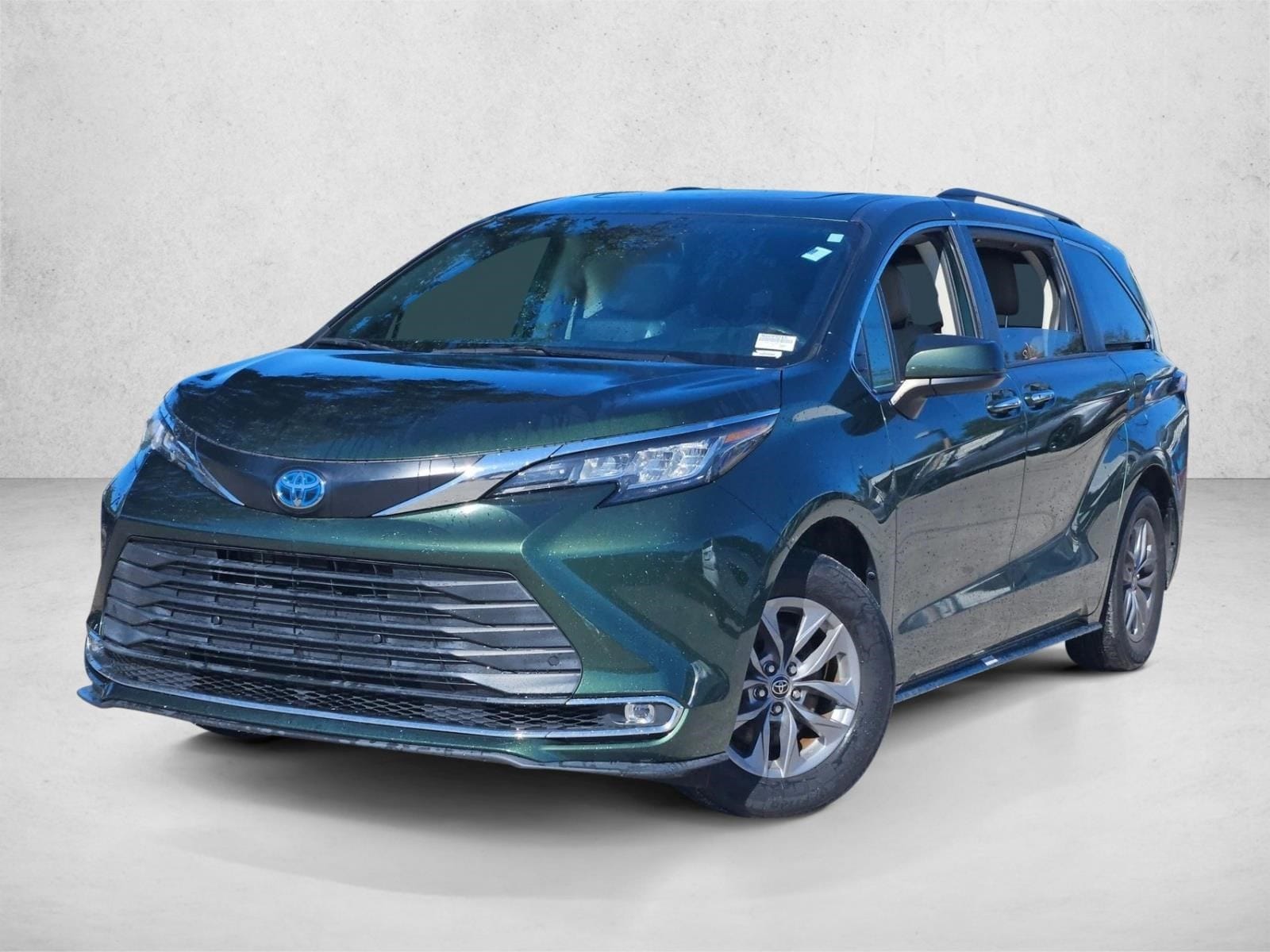 2022 Toyota Sienna XLE's photo