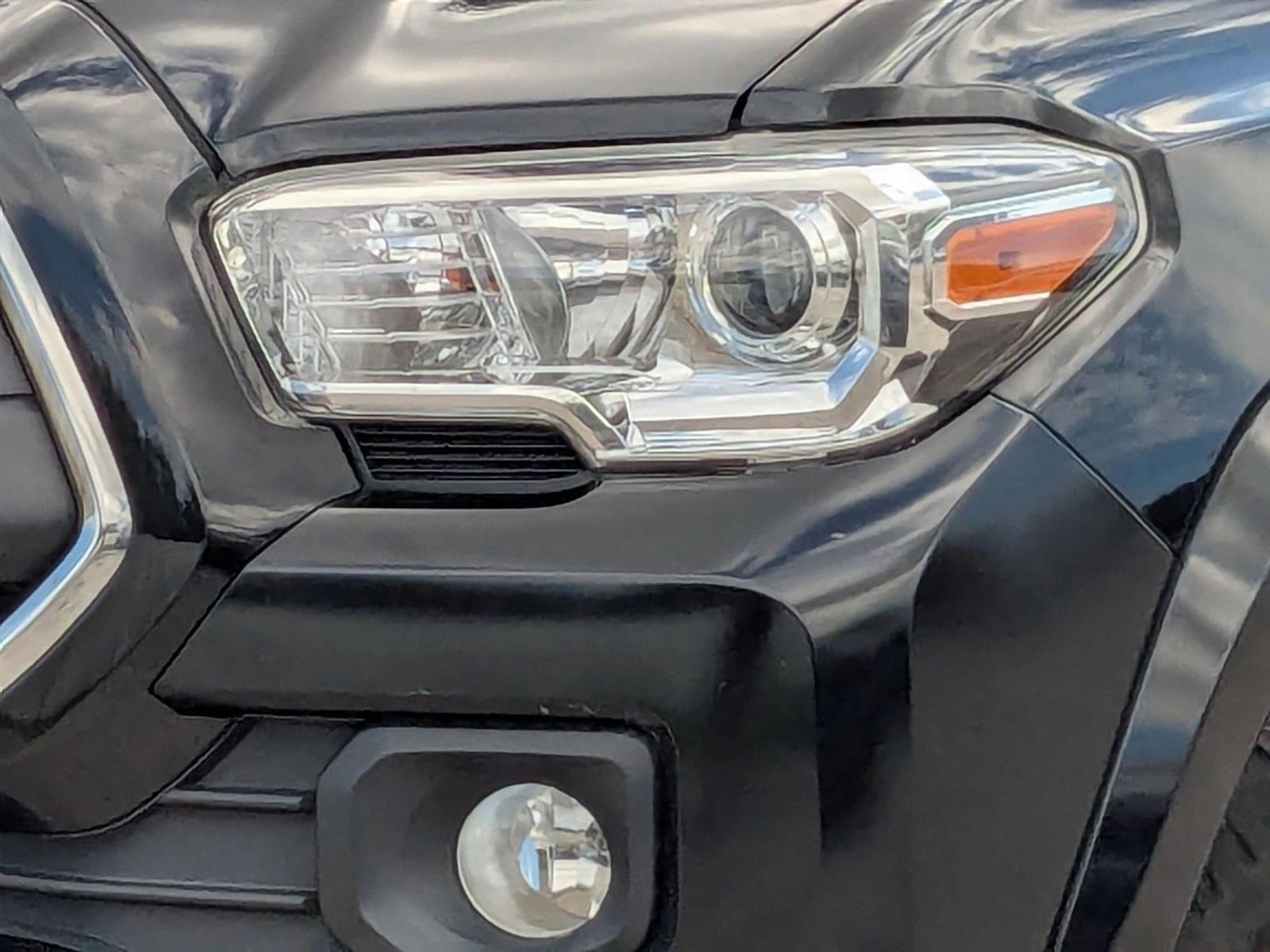 2021 Toyota Tacoma 4x4 SR5 Double Cab V6 photo 3