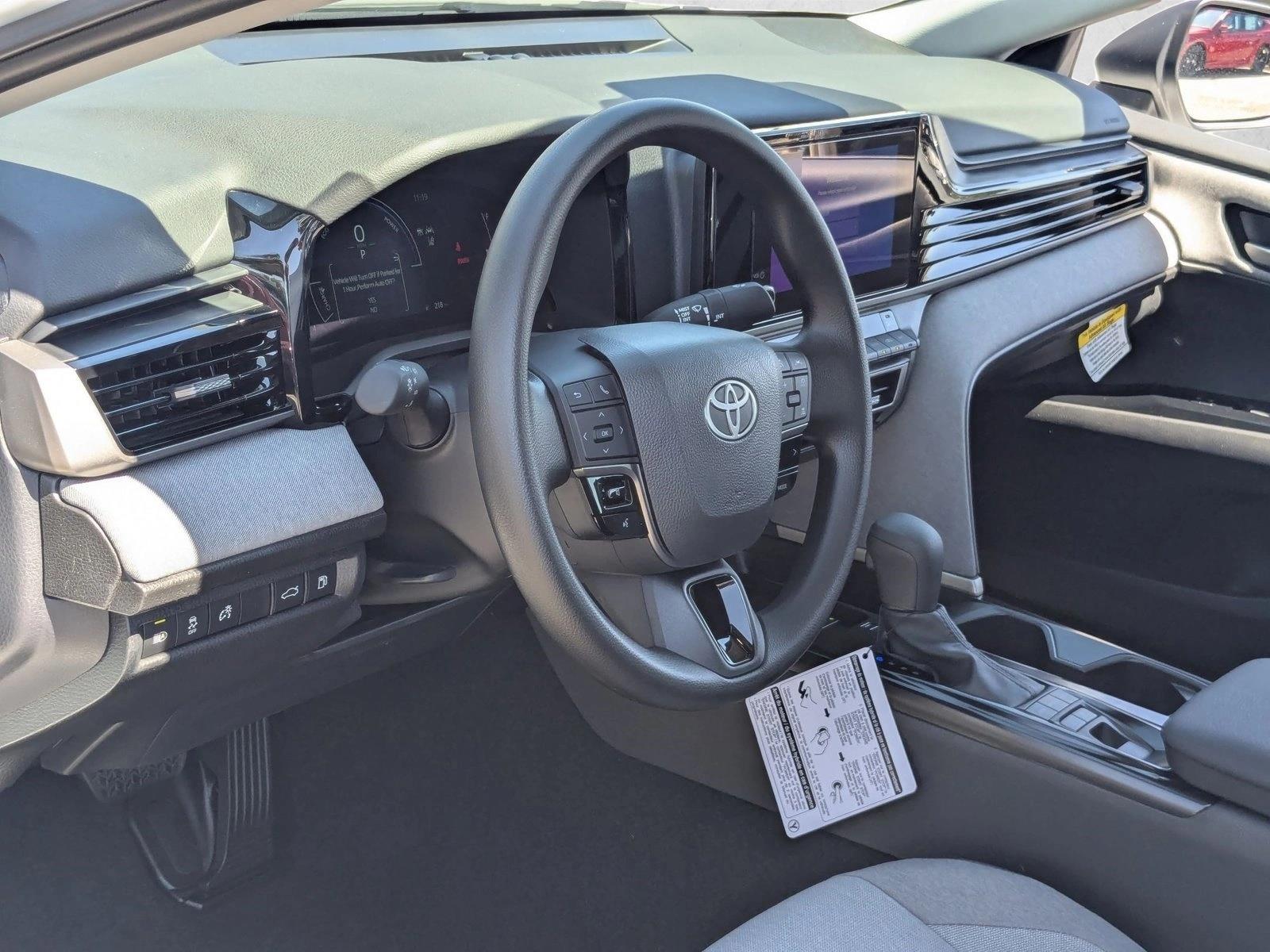 2025 Toyota Camry LE SE photo 3